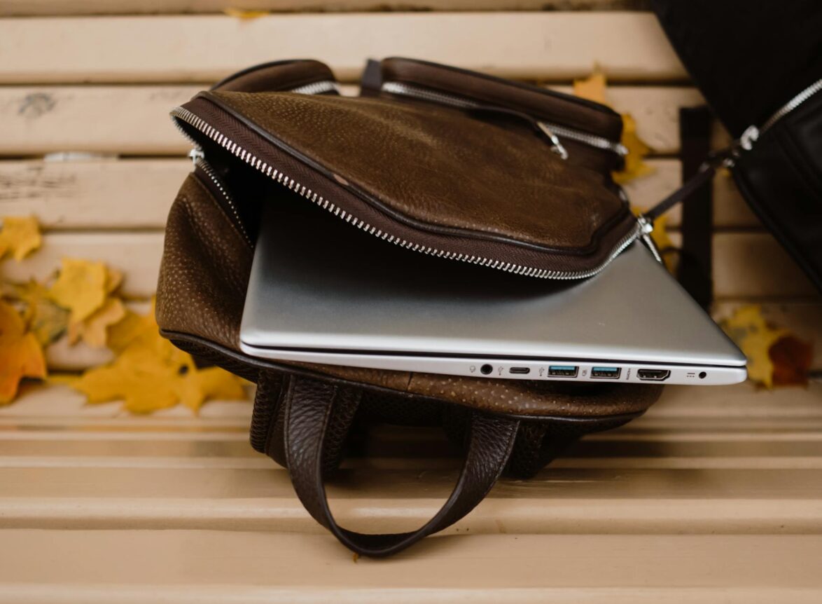 laptop bags for men Pakistan