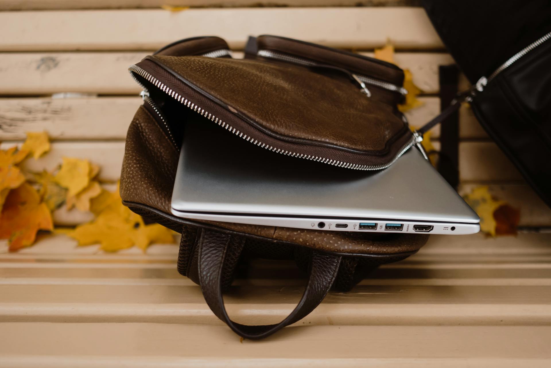 laptop bags for men Pakistan